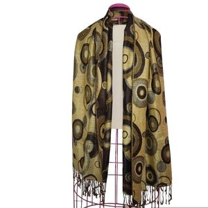 Pashmina wrap/scarf with fringe.Reversible. Brown,tan,gold circular pattern.